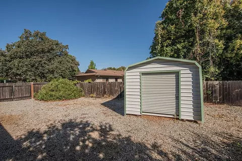 6813 Riata Dr, Redding, CA 96002 photo 3