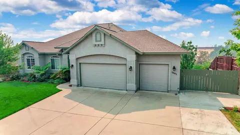 1041 Rollingview Dr, Redding, CA 96003 photo 2