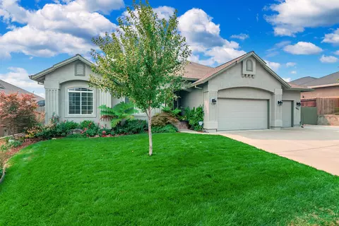 1041 Rollingview Dr, Redding, CA 96003 photo 3