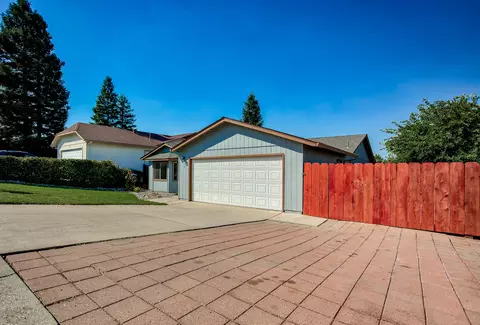 832 Springer Dr, Redding, CA 96003 photo 3