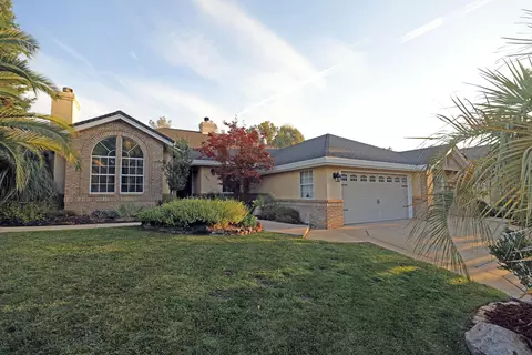 2297 Hope Ln, Redding, CA 96003 photo 2