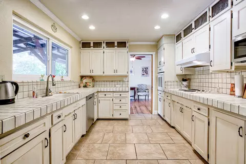 3235 Winding Way, Redding, CA 96003 photo 8