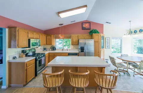 2645 Howard Dr, Redding, CA 96001 photo 5