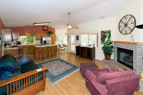 2645 Howard Dr, Redding, CA 96001 photo 3