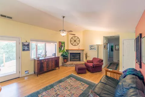 2645 Howard Dr, Redding, CA 96001 photo 2