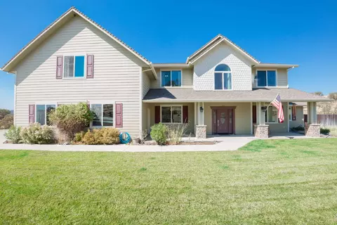 22970 Sunriver Dr, Red Bluff, CA 96080 photo 1