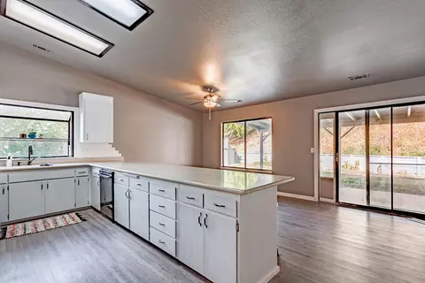 1025 Nighthawk Ln, Redding, CA 96003 photo 6