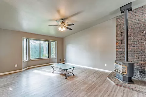 1025 Nighthawk Ln, Redding, CA 96003 photo 2