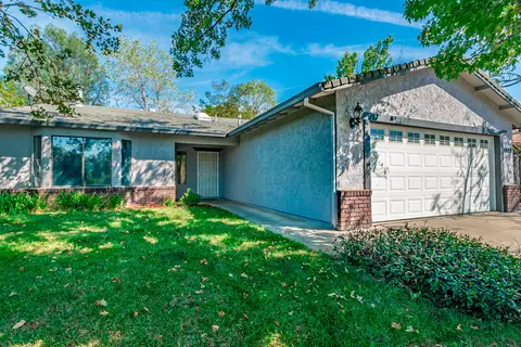 1025 Nighthawk Ln, Redding, CA 96003 photo 1
