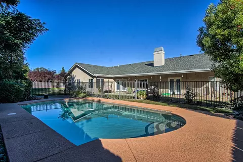 19375 Hunter Ct, Redding, CA 96003 photo 2