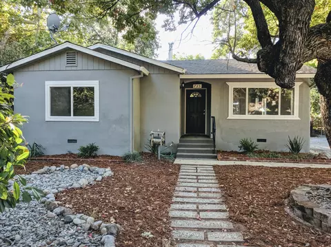 735 Loma St, Redding, CA 96003 photo 1