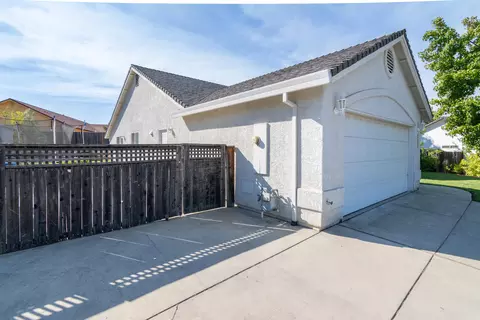 833 Paramount Way, Redding, CA 96003 photo 2