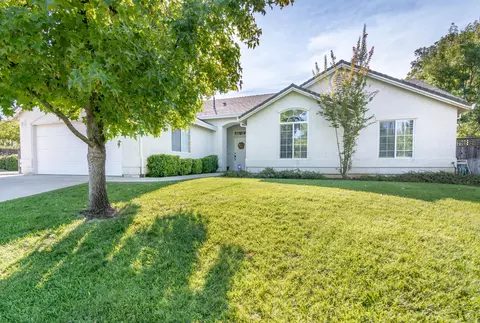 833 Paramount Way, Redding, CA 96003 photo 1