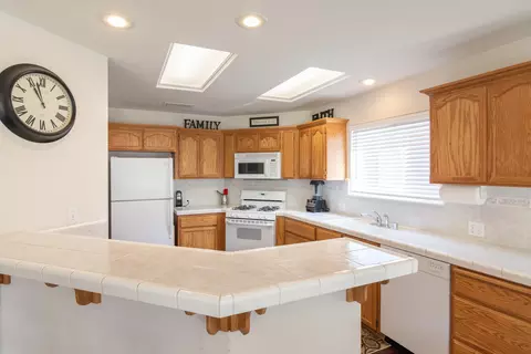833 Paramount Way, Redding, CA 96003 photo 5