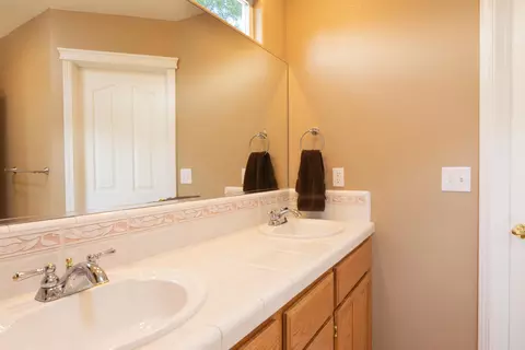 833 Paramount Way, Redding, CA 96003 photo 11