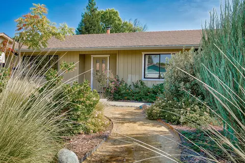 118 Woodhill Dr, Redding, CA 96003 photo 3