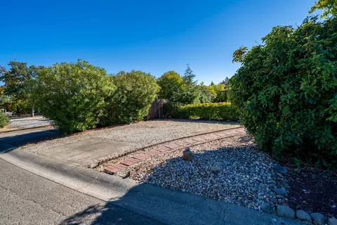 4445 Honeycomb Way, Redding, CA 96003 photo 7
