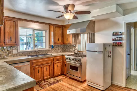 6795 Tucker Ln, Redding, CA 96002 photo 6