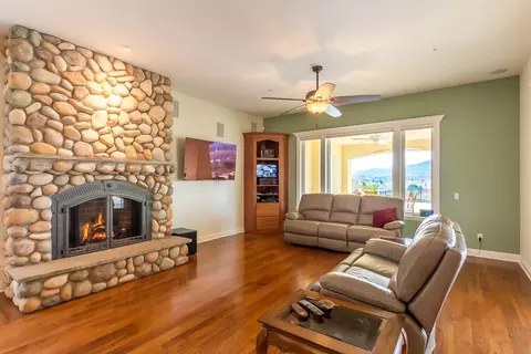 1880 Crestmont Dr, Redding, CA 96002 photo 9
