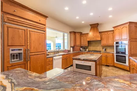 1880 Crestmont Dr, Redding, CA 96002 photo 12