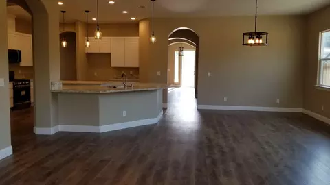 961 Bellagio, Redding, CA 96003 photo 2