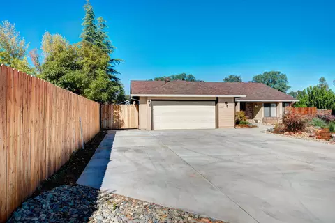 1860 Wasatch Ct, Redding, CA 96001 photo 3
