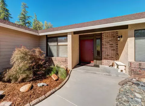 1860 Wasatch Ct, Redding, CA 96001 photo 2