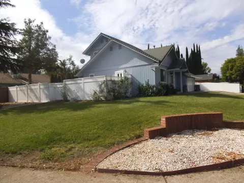 2805 Harlan Dr, Redding, CA 96003 photo 2
