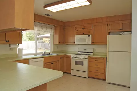2880 Squire Ave, Redding, CA 96002 photo 6