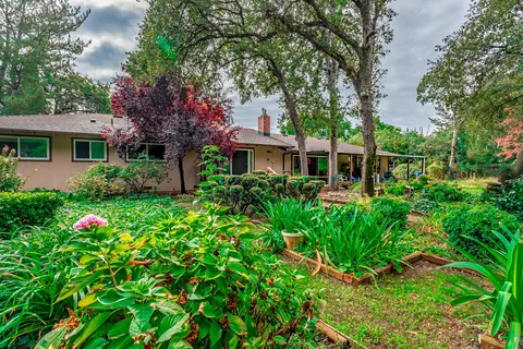 3134 Inverness St, Redding, CA 96002 photo 3