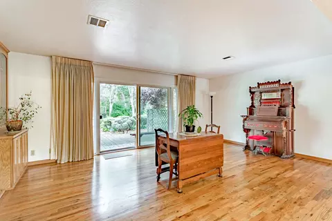 3134 Inverness St, Redding, CA 96002 photo 6