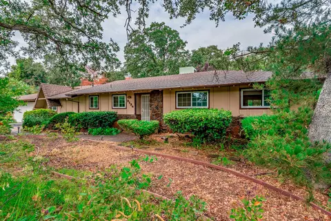 3134 Inverness St, Redding, CA 96002 photo 1