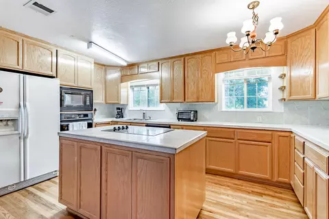 3134 Inverness St, Redding, CA 96002 photo 9