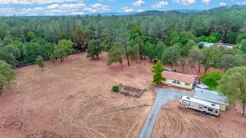 13830 Daniels Ln, Redding, CA 96003 photo 2