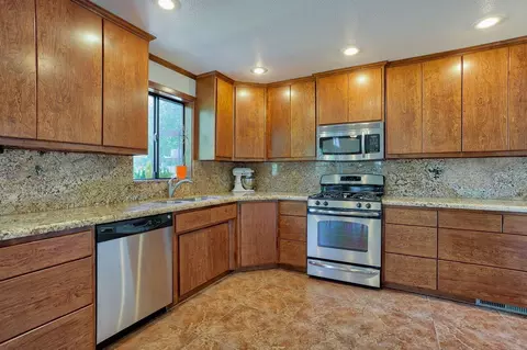 655 Chancellor Blvd, Redding, CA 96003 photo 6