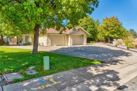 3000 Carson Dr, Redding, CA 96003 photo 2