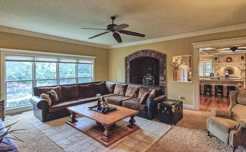 4388 Saratoga Dr, Redding, CA 96002 photo 5