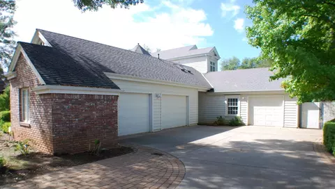 4388 Saratoga Dr, Redding, CA 96002 photo 6