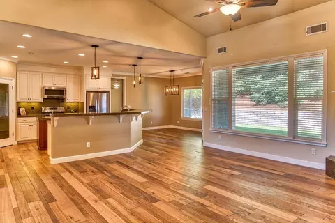1143 Sunriver Ln, Redding, CA 96001 photo 9