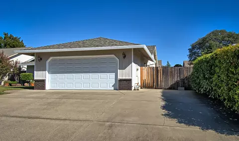 1579 Hominy Way, Redding, CA 96003 photo 2