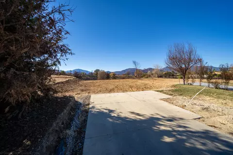 16908 Cape Cod Dr, Redding, CA 96003 photo 2