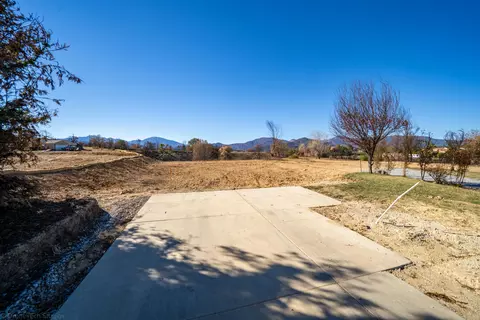 16908 Cape Cod Dr, Redding, CA 96003 photo 3