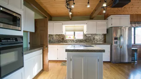 22167 Loop Dr, Redding, CA 96003 photo 10