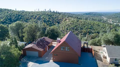 22167 Loop Dr, Redding, CA 96003 photo 2