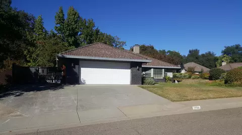 1750 Vega St, Redding, CA 96002 photo 2