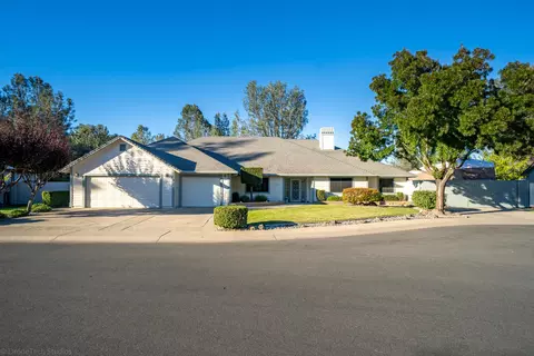 2110 Dartmouth Dr, Redding, CA 96001 photo 1
