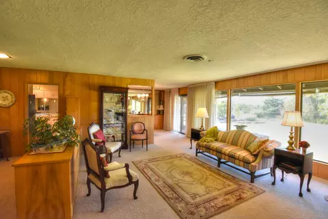 3930 Cheryl Dr, Redding, CA 96002 photo 3
