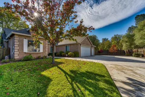 4682 Nantucket Dr, Redding, CA 96001 photo 3