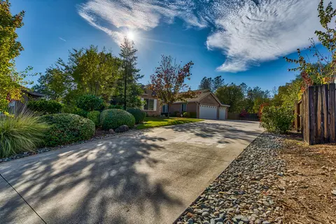 4682 Nantucket Dr, Redding, CA 96001 photo 5
