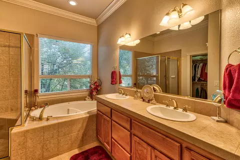 4682 Nantucket Dr, Redding, CA 96001 photo 16